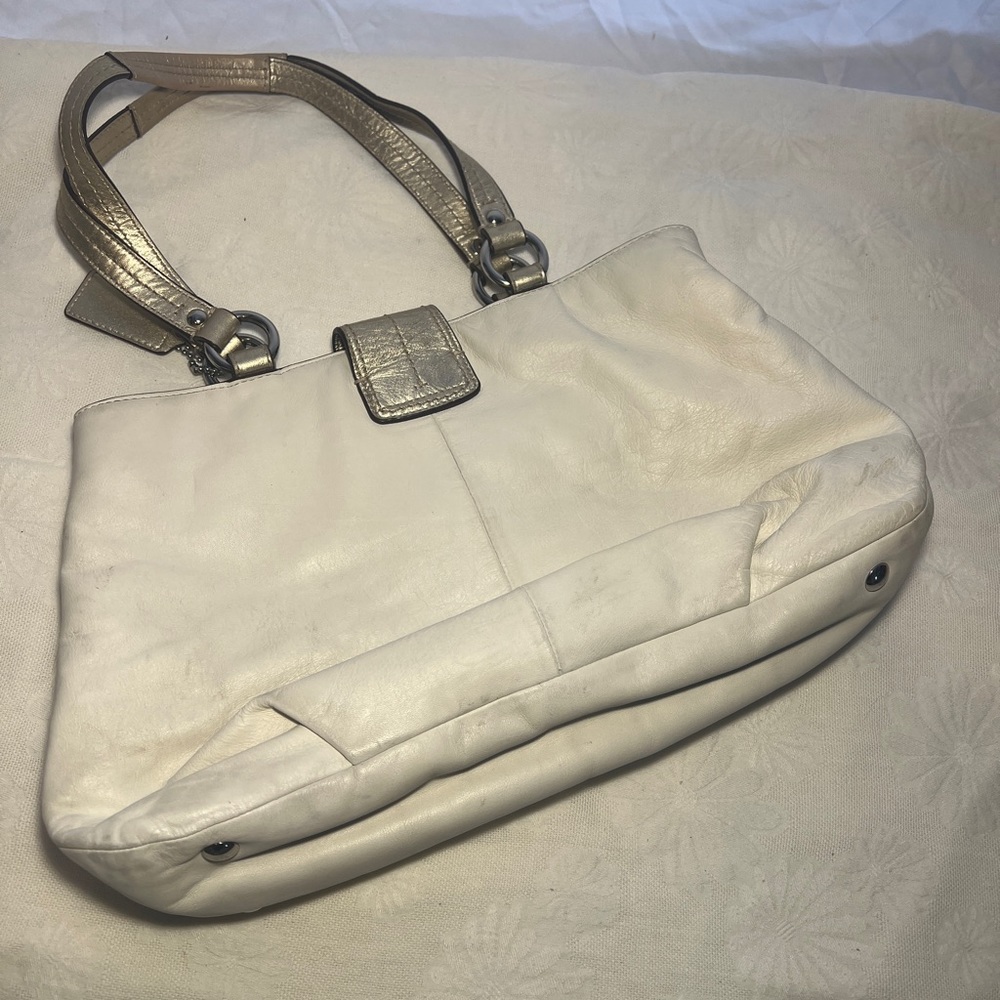 White Coach shoulder bag. Leather. - Picture 4 of 5